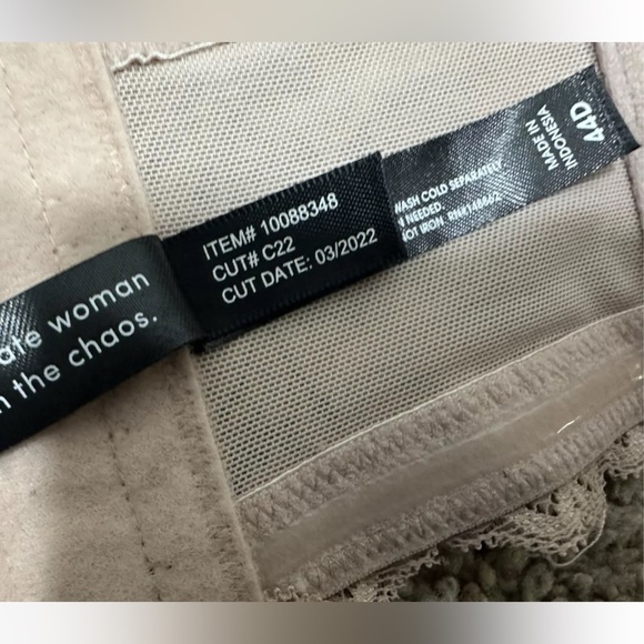 Women’s Torrid Curve 44D Beige Tan Lace Underwire Bra - Picture 7 of 8